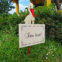 Kerti kitűző - nagy gólya "Isten hozott" táblával